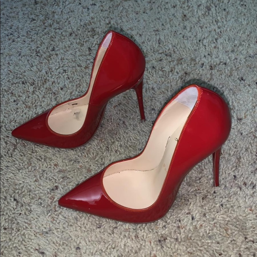 Red décolleté Christian Louboutin  Point toe Pump